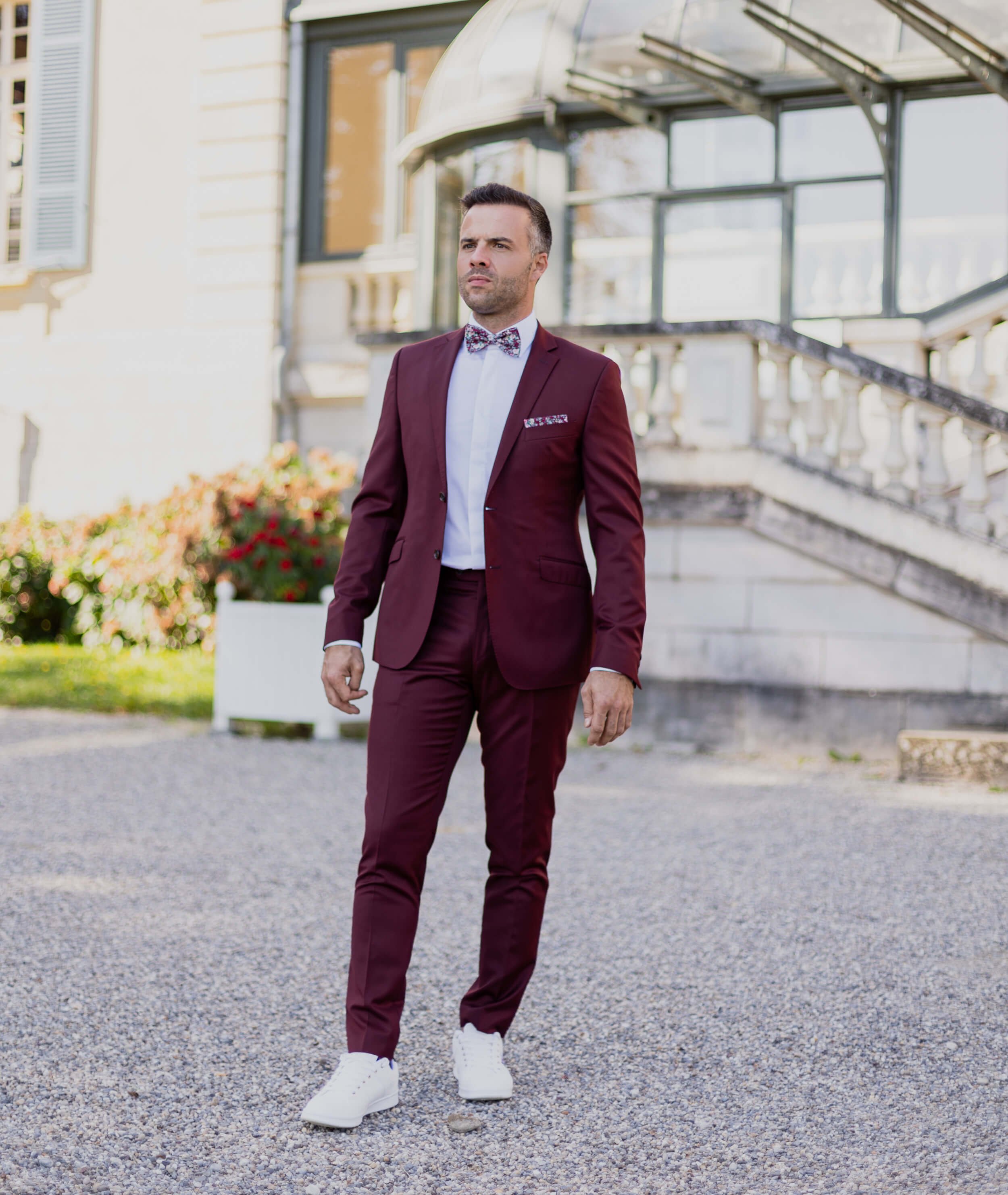 Exemple de costume de mariage - coloris bordeaux