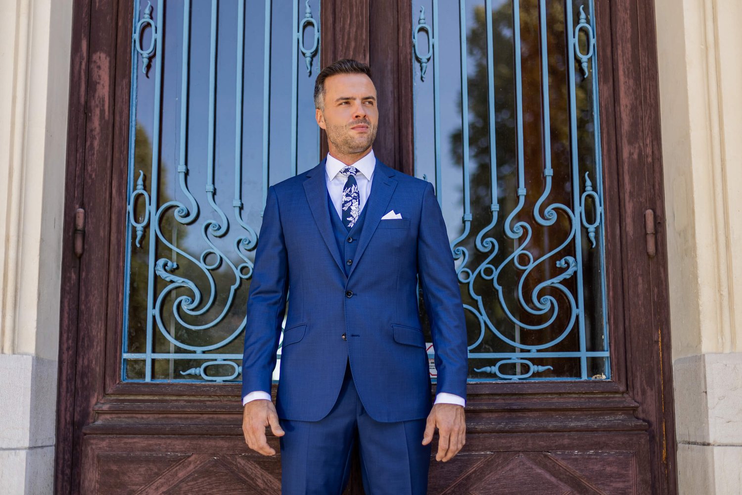 spinelli-costume-mariage-lyon-bleu-fonce.jpg